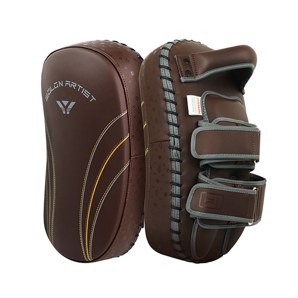Artist kicking pad